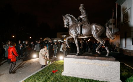 На фото: открытие памятника Джеймсу Филлису в БМКК «Pradar»/автор: © Пресс-служба БМКК «Pradar»